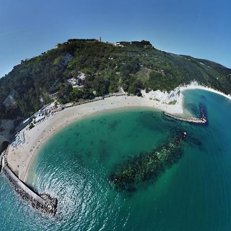 Sea View Sirolo Di Amedeo Bed and Breakfast Buitenkant foto