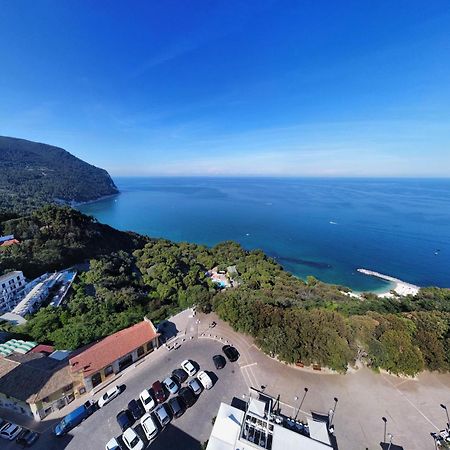 Sea View Sirolo Di Amedeo Bed and Breakfast Buitenkant foto