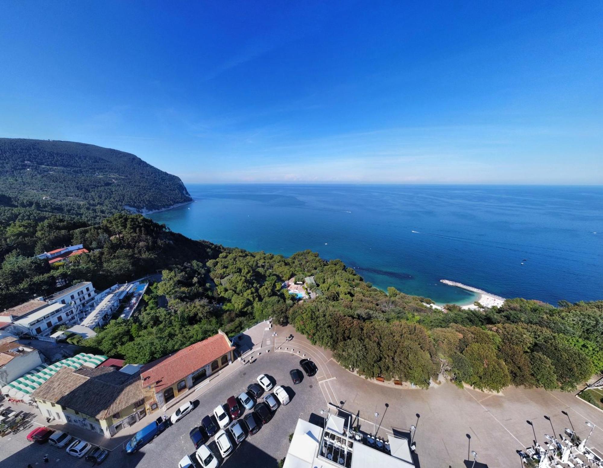 Sea View Sirolo Di Amedeo Bed and Breakfast Buitenkant foto