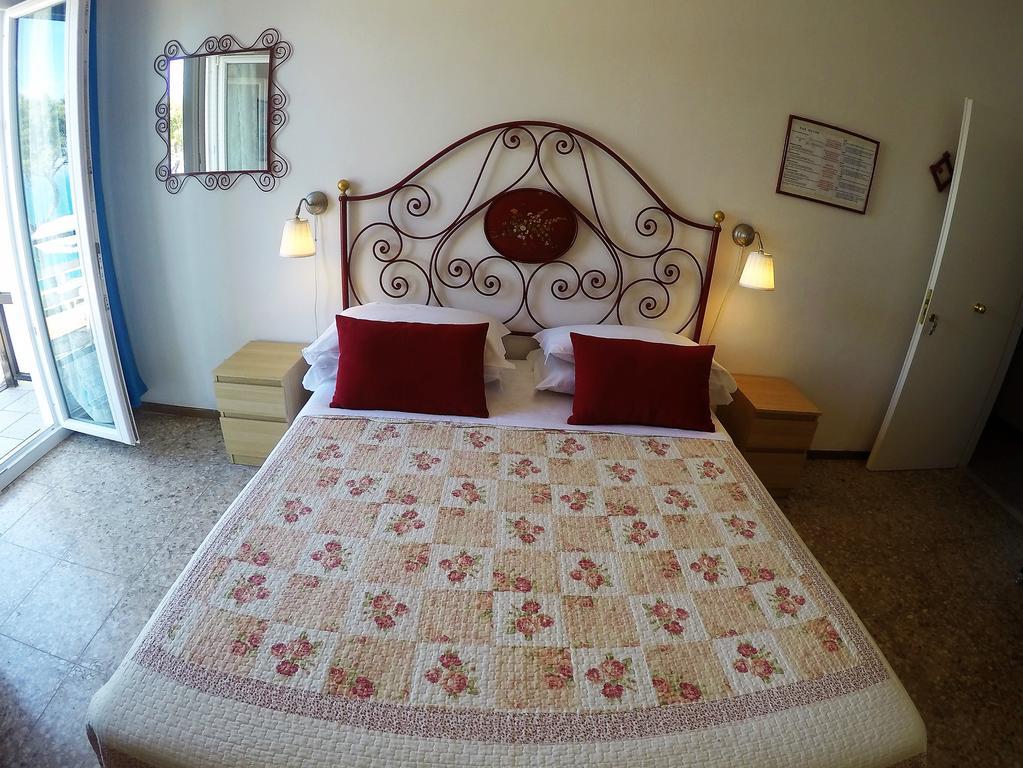 Sea View Sirolo Di Amedeo Bed and Breakfast Buitenkant foto