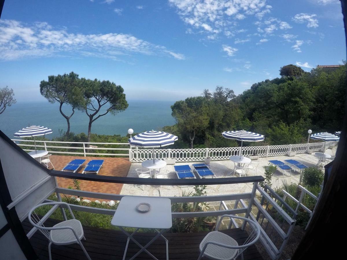 Sea View Sirolo Di Amedeo Bed and Breakfast Buitenkant foto